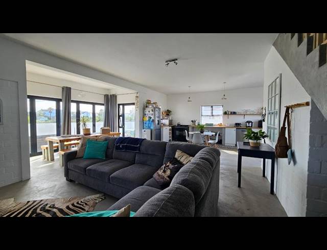 4 BEDROOM HOUSE FOR SALE IN GOLDEN MILE